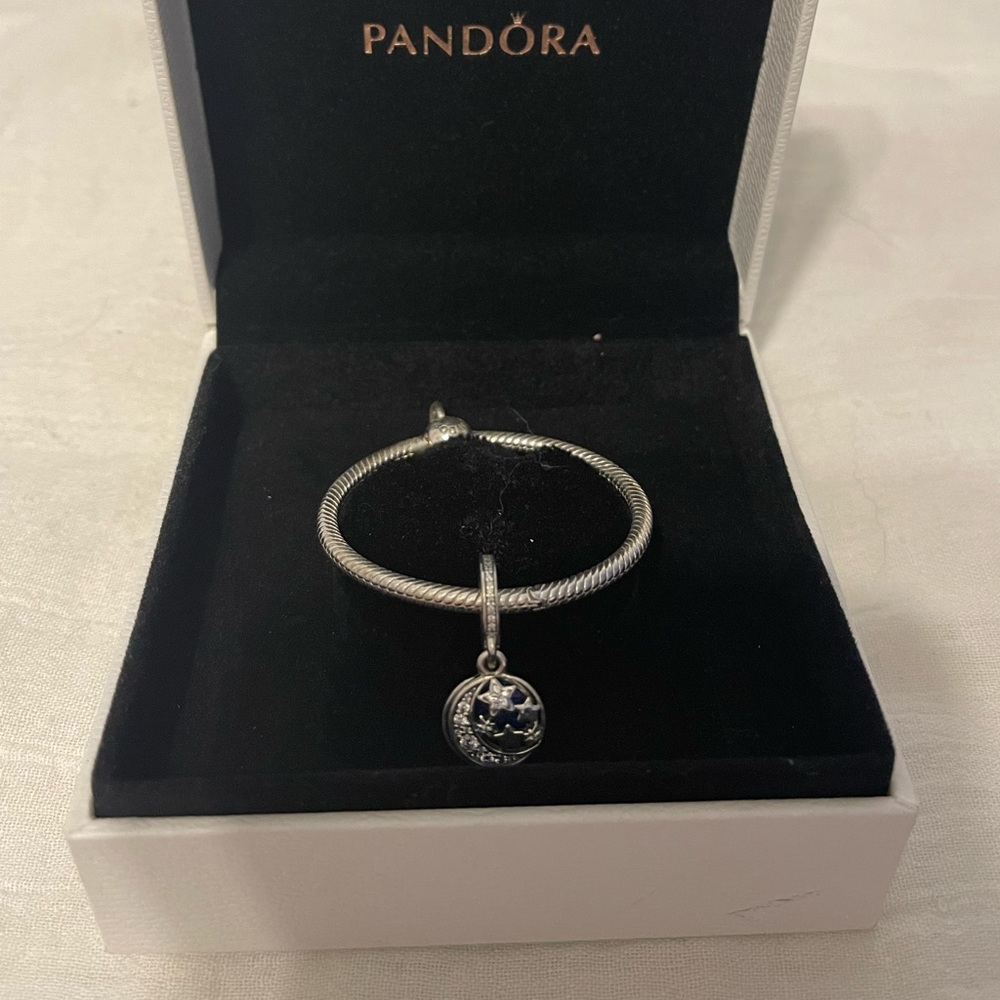 MAKE AN OFFER. 
Pandora “Ring” necklace